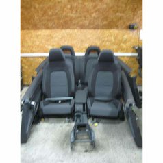 interiér - přední sedadla vyhřívaná, středový tunel, loketní opěrka VW Scirocco 1K8