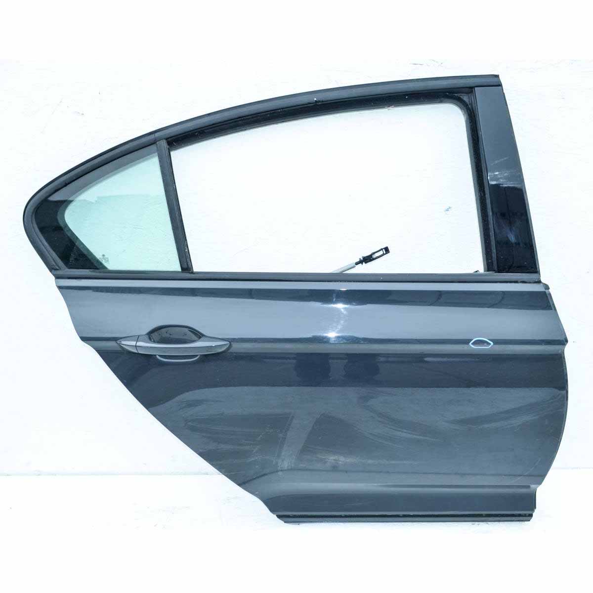 dveře zadní pravé VW Passat B8 3G0 sedan 3G5833056AC - poškrábaný lak (Holé)