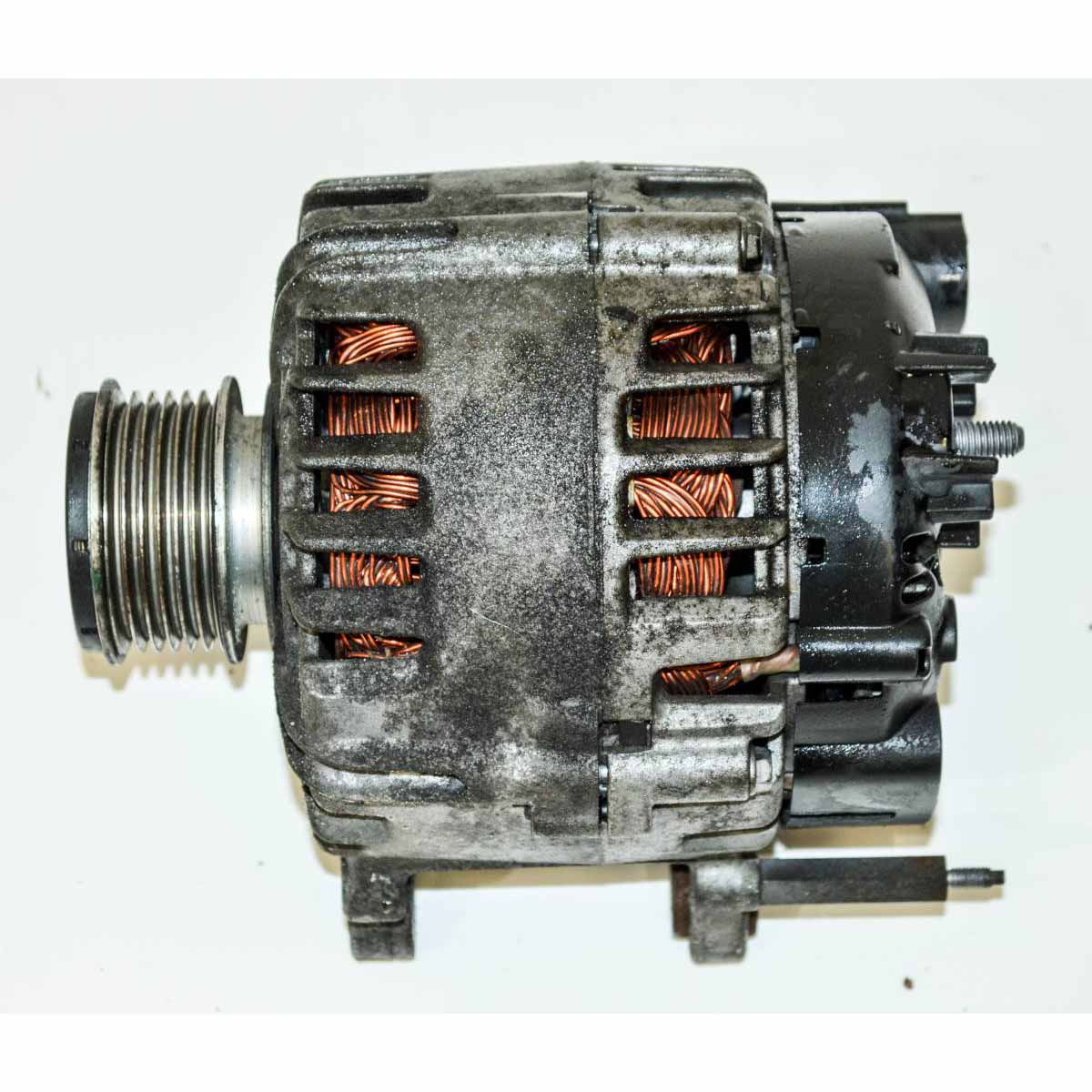 alternátor 14V 140A VW Golf VI 5K0 2,0 TDi CFF 03L903023F - poškozený konektor