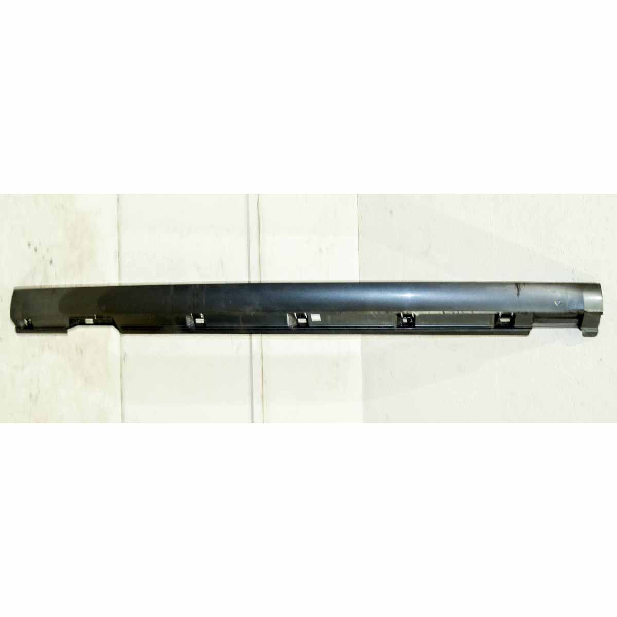 prahová lišta pravá VW Passat CC 3C8 lift 3C8853856F - lehce poškrábaná