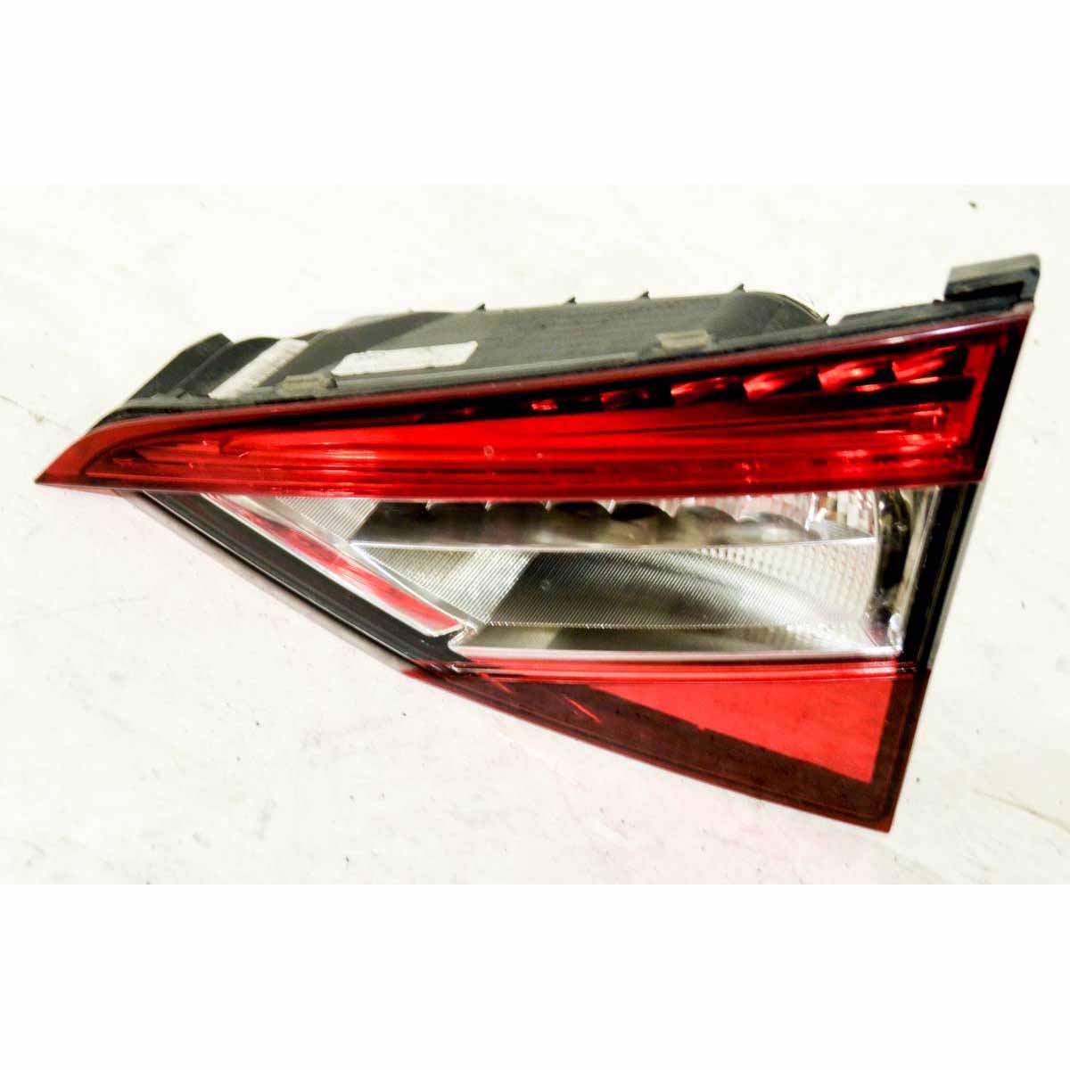 lampa zadní pravá - LED, vnitřní do pátých dveří ŠKODA Superb III 3V0 sedan 3V5945308B