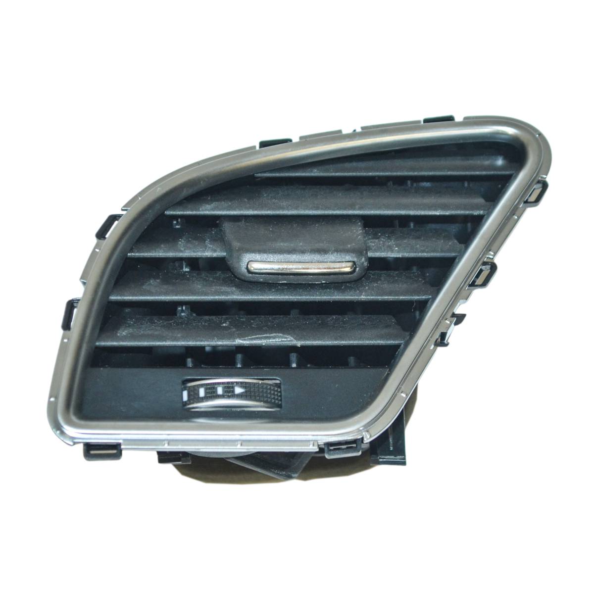 výdech ventilace levý AUDI A5 8T0 lift 8T1820901G/H NTR - bez konektoru