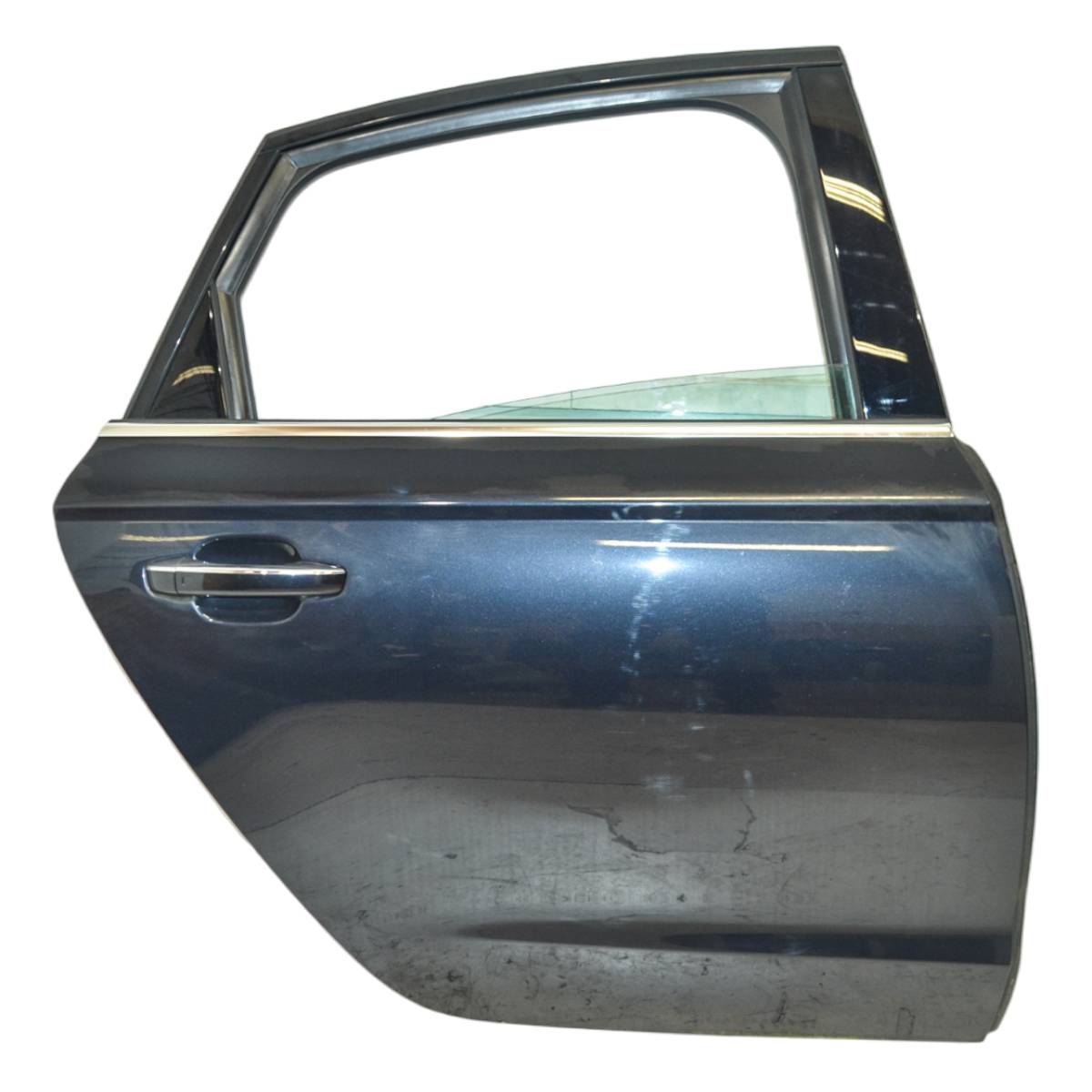dveře zadní pravé AUDI A6 4G0 lift sedan 4G5833052 - lehce poškrábaný lak (Holé)