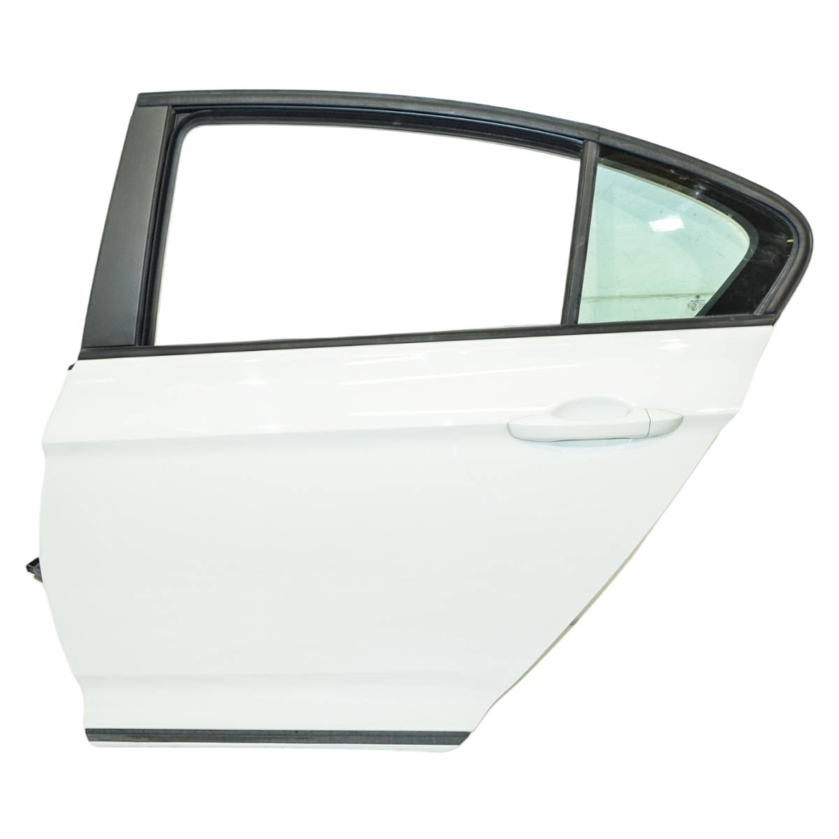 dveře zadní levé VW Passat B8 3G0 lift sedan 3G5833055AC - lehce poškrábané
