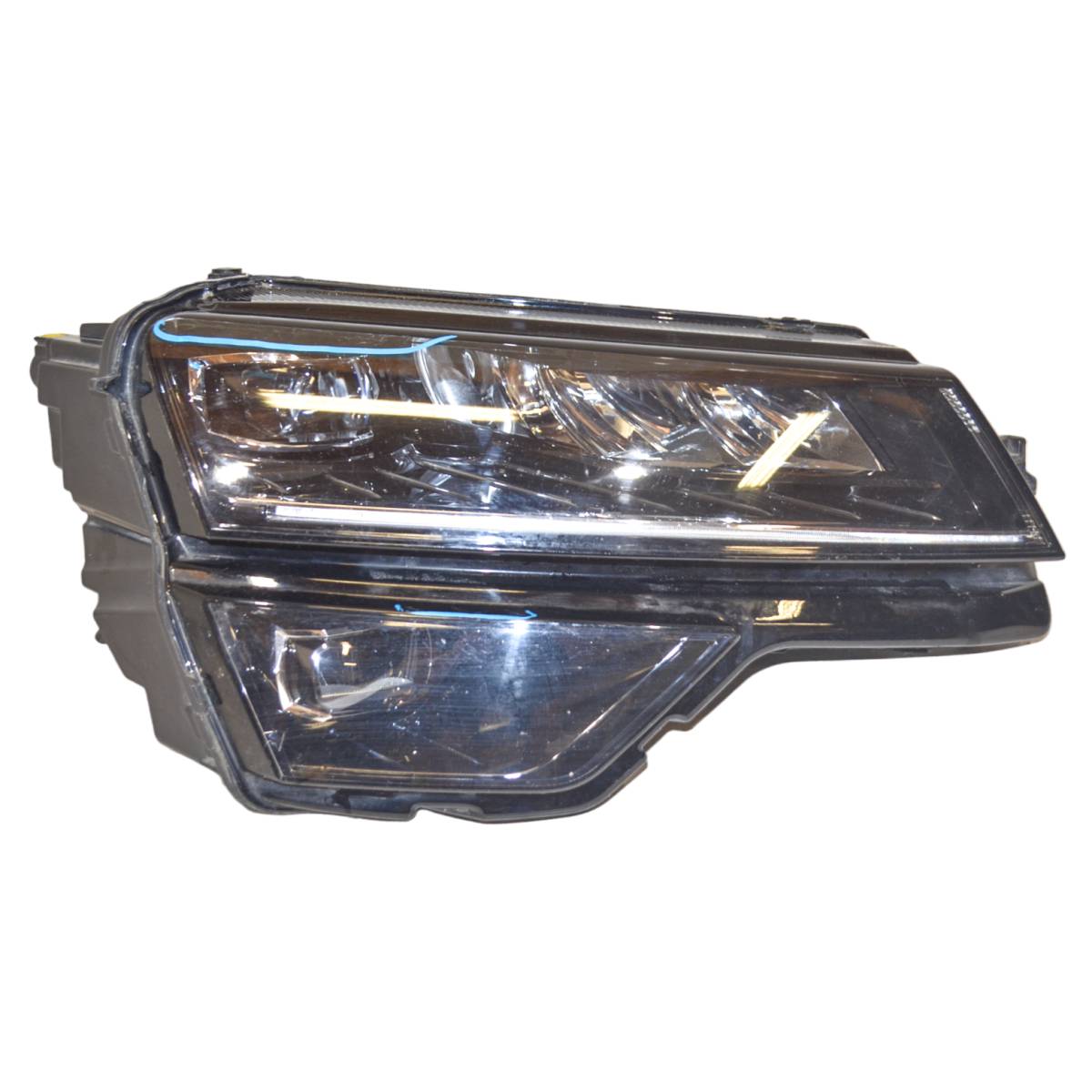 světlomet přední pravý - holý full LED ŠKODA Karoq 57A 57B941018B - poškozený