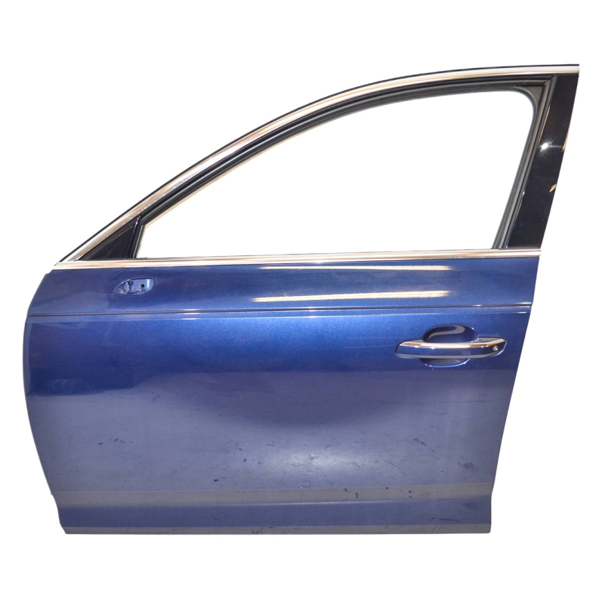 dveře přední levé AUDI A4 8W0 8W0831051A 8W0831051E (Holé)