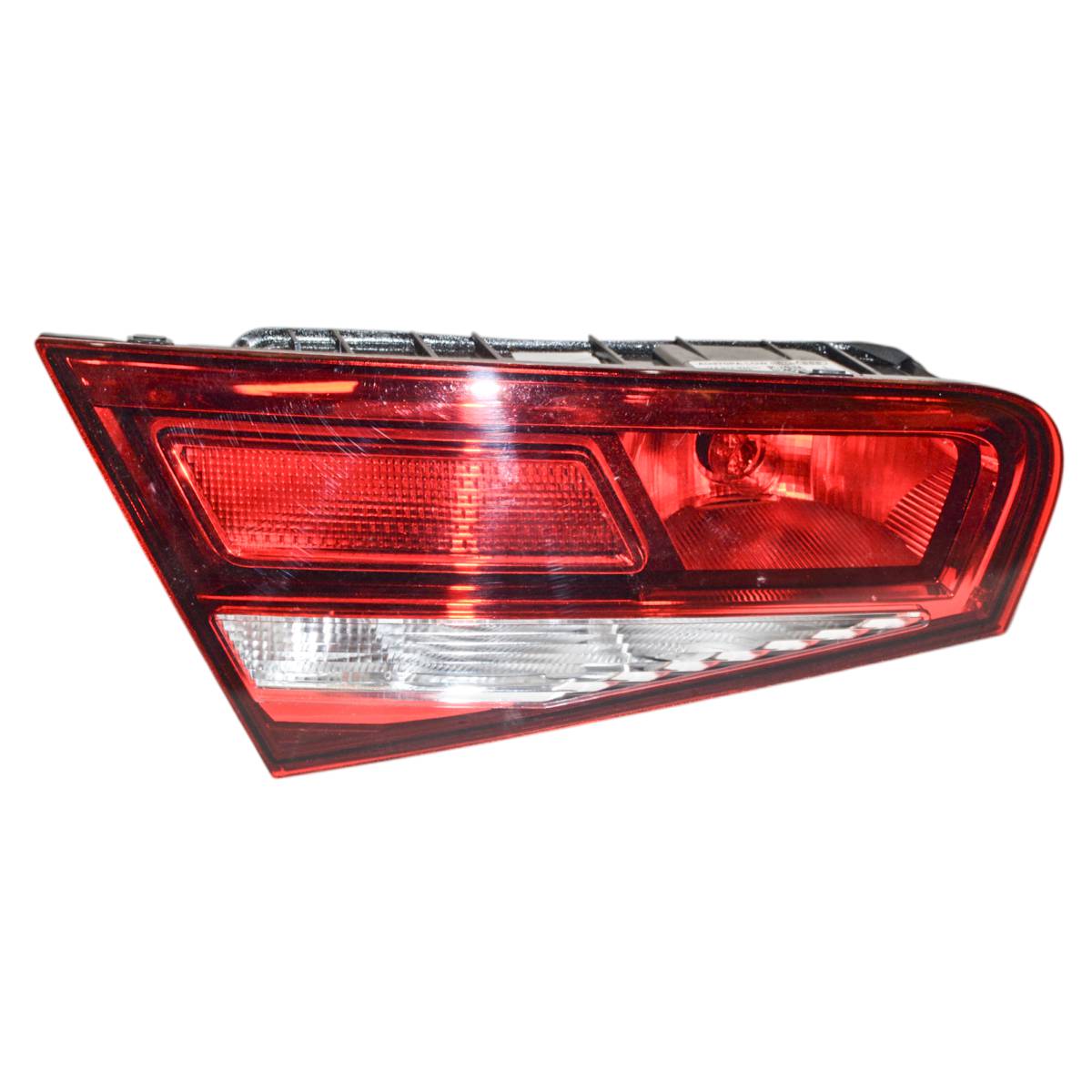 lampa zadní levá - vnitřní do pátých dveří AUDI A3 8V0 lift 3DV 8V3945075
