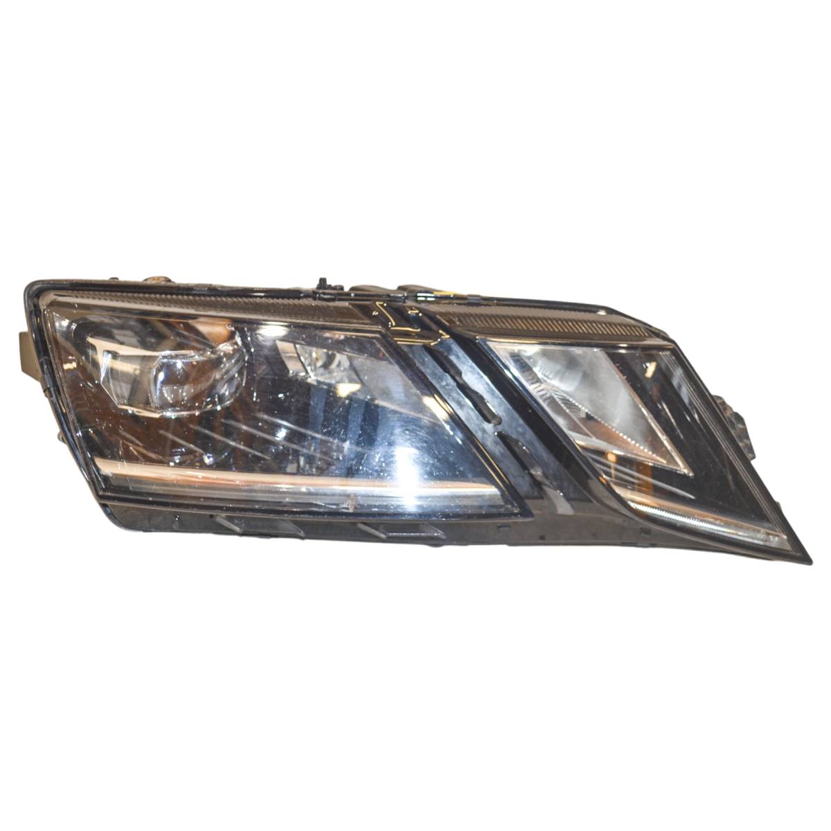 světlomet přední pravý - holý LED ŠKODA Octavia III 5E0 lift  5E1941016D/F/E - poškozený