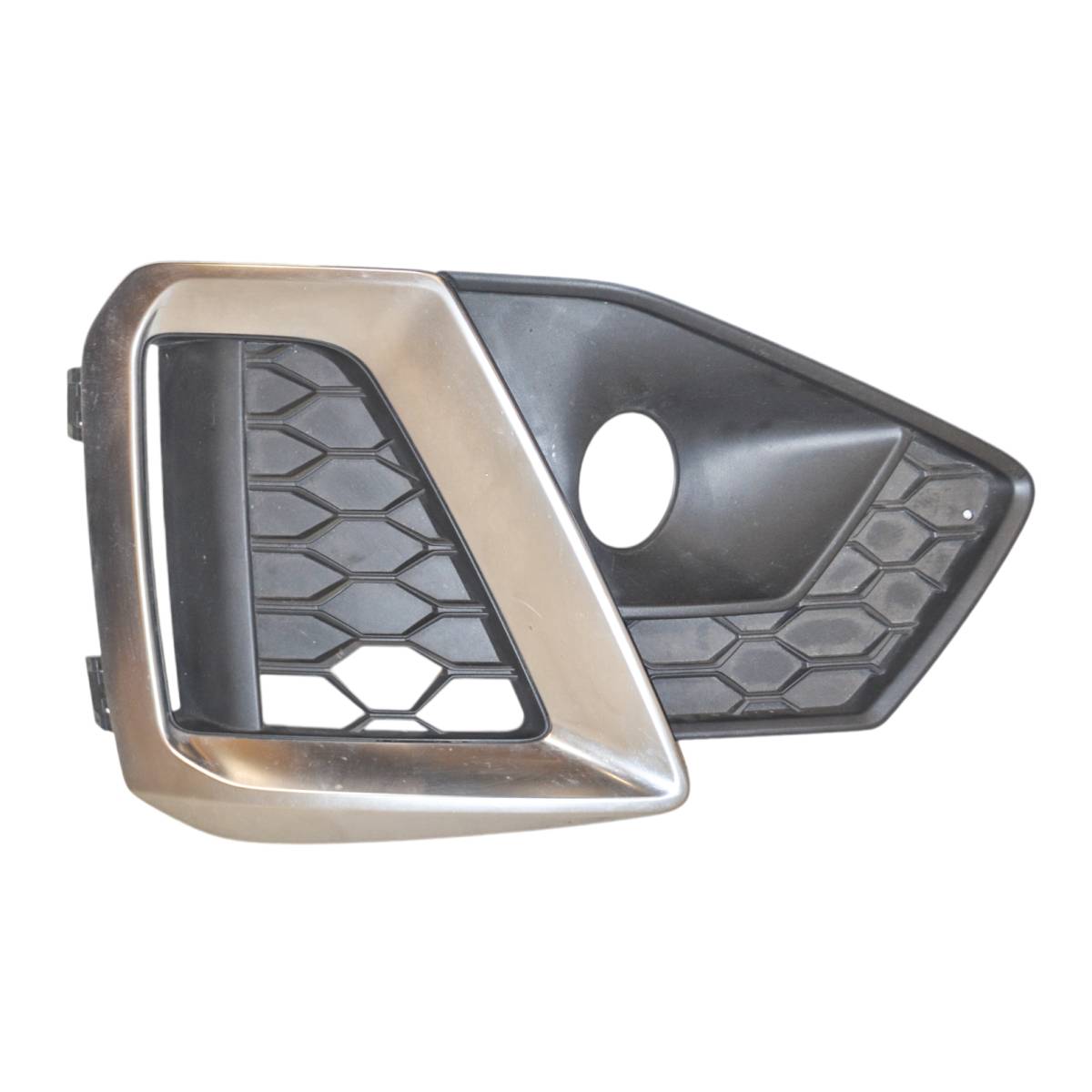 mřížka do nárazníku levá AUDI A4 8W0 lift 8W0807681AM - lehce poškrábaná