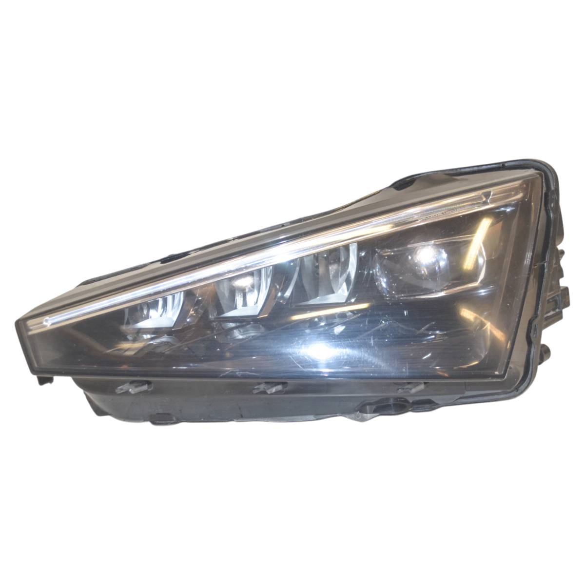 světlomet přední levý - holý LED ŠKODA Scala 657  657941015A  657941015C - poškozený