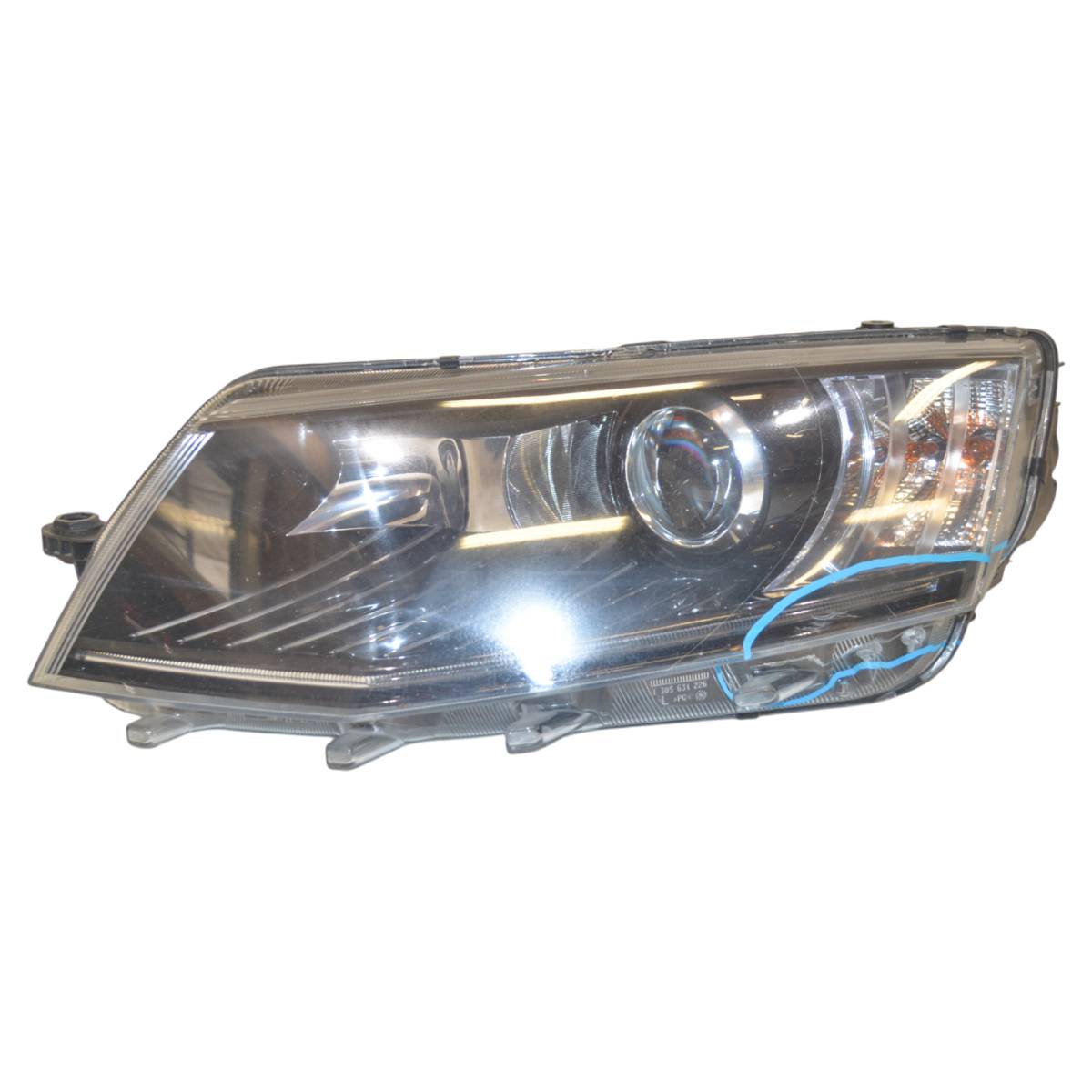 světlomet přední levý - holý xenon LED ŠKODA Octavia III 5E0 5E1941015B - poškozený