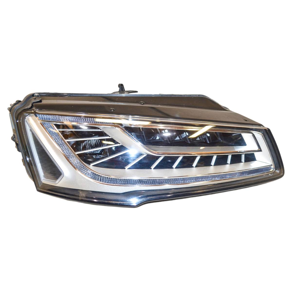 světlomet přední pravý - kompletní LED MATRIX AUDI A8 4H0 lift  4H0941036 - lehce poškr.