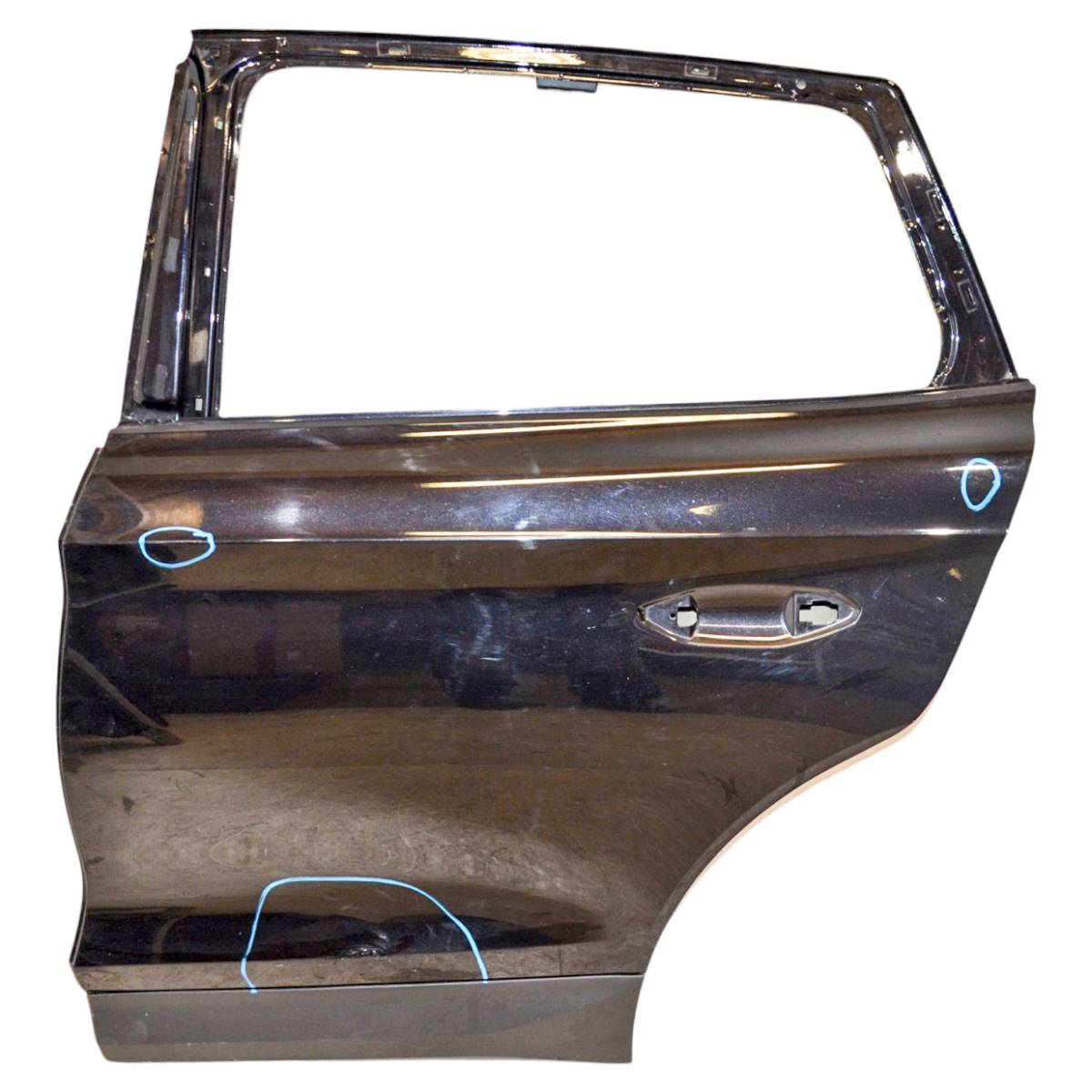 dveře zadní levé - holé VW Touareg III 760 760833051B - poškozené