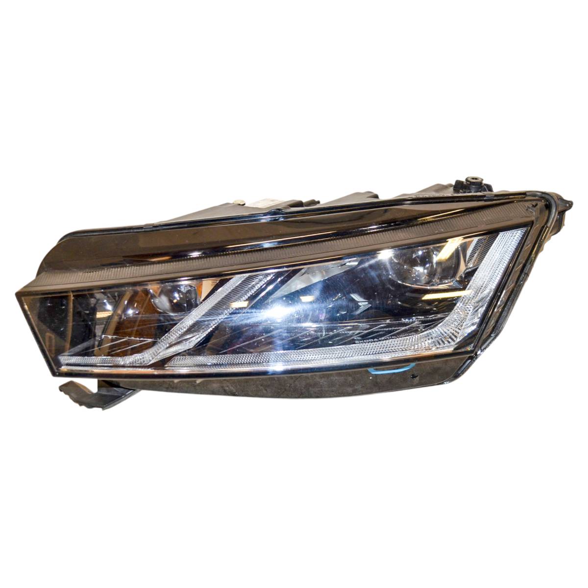 světlomet přední levý - holý LED ŠKODA Octavia IV 5E3  5E4941015B - poškozený
