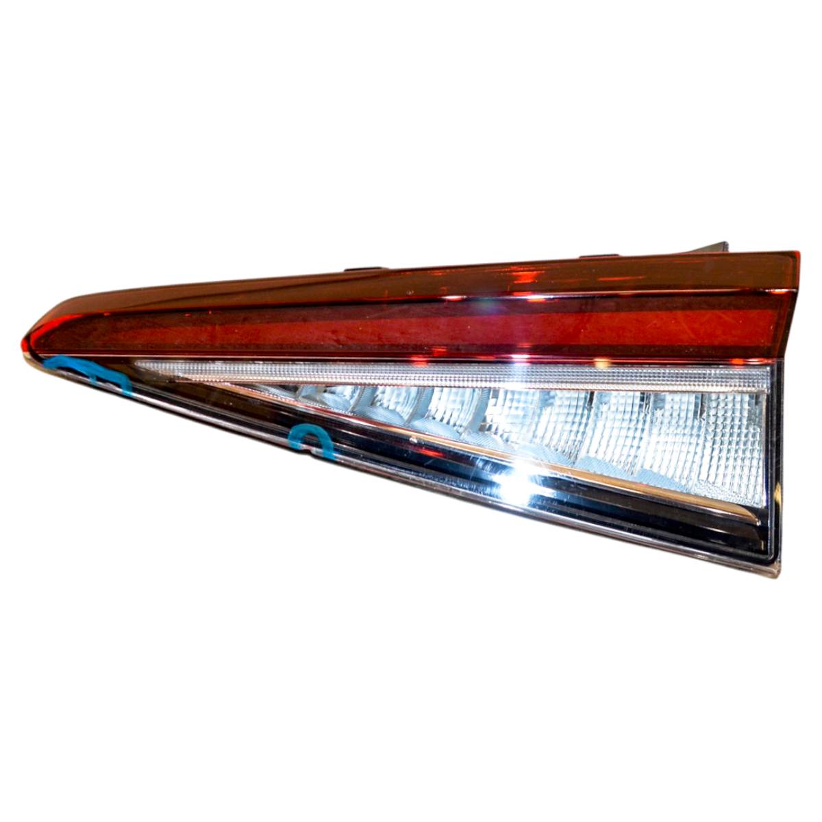 lampa zadní pravá - LED, vnitřní do pátých dveří ŠKODA Elroq 5LJ  5LJ945308A - poškozená