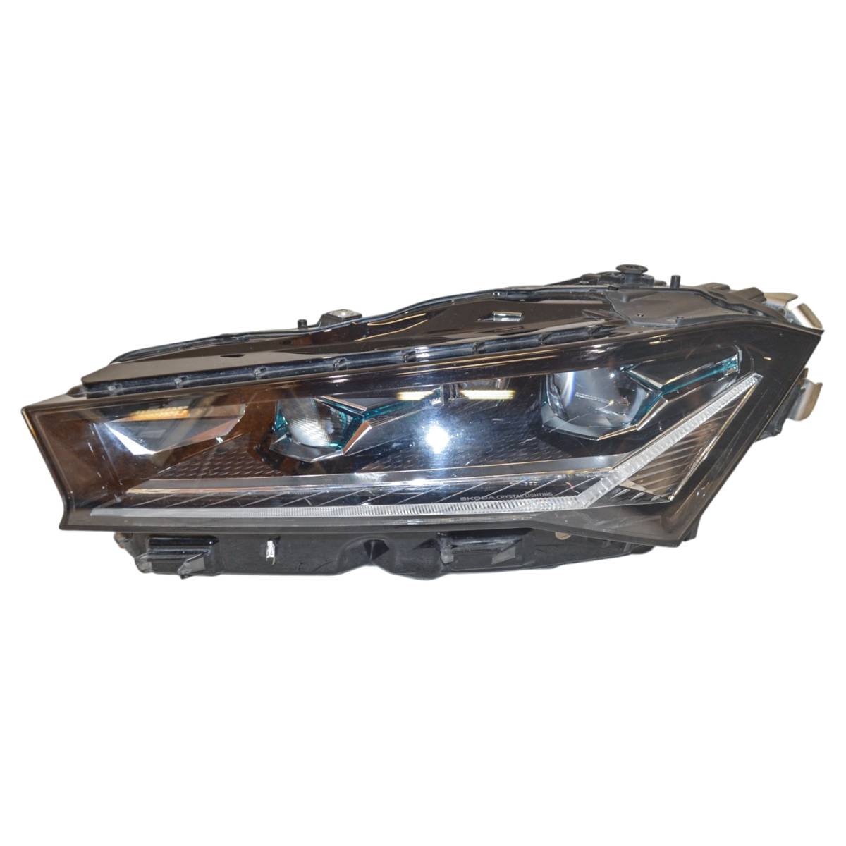 světlomet přední levý - kompletní LED MATRIX ŠKODA Superb IV 3P0 3P1941015B - poškrábaný