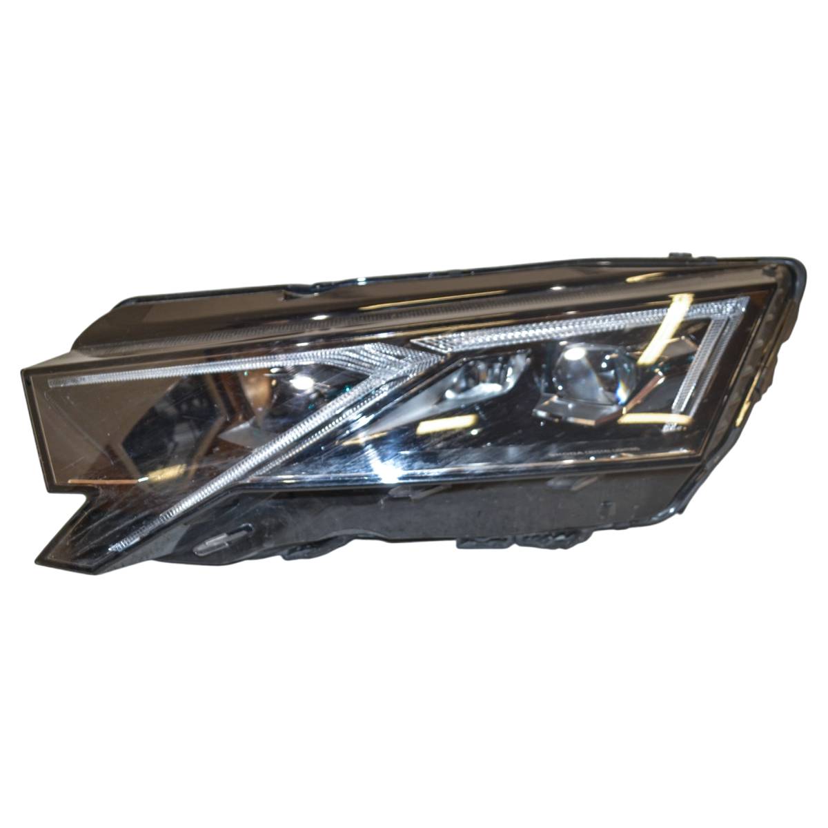světlomet přední pravý - holý LED ŠKODA Octavia IV 5E3 lift  5E4941035 - poškrábaný